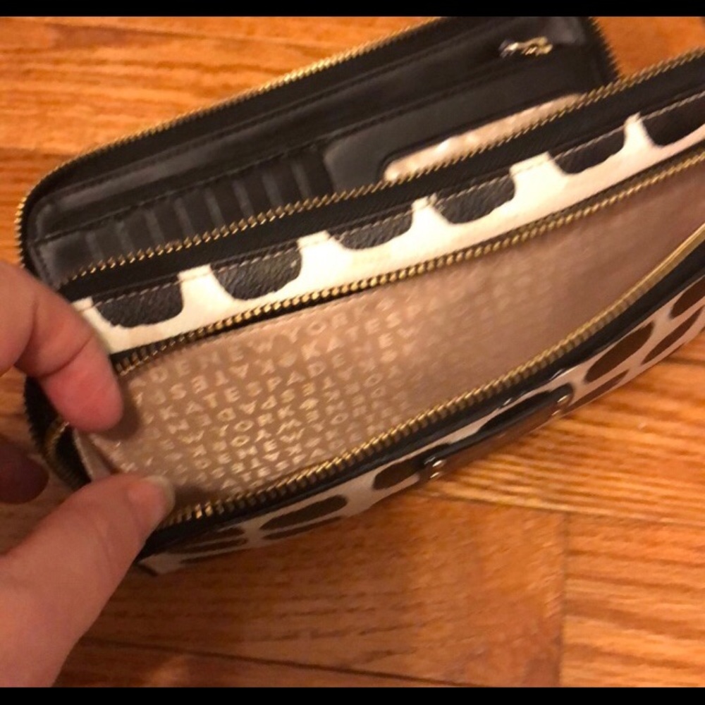 Kate Spade Wallet - Picture 6 of 8